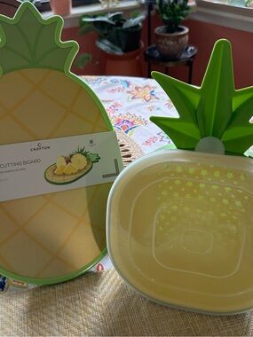 Crofton Pineapple Cutting Board and Colander Set - Green/Yellow